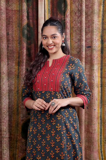 Green Hand Embroidery Dhabu Cotton Women Long Kurta Long Sleeves WLKLS252C147