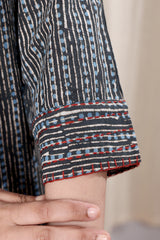 close-up look of long sleeves kurta with pattern 