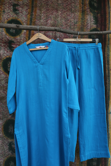 Turquoise Dyed Cotton Double Cloth Women Long Kurta